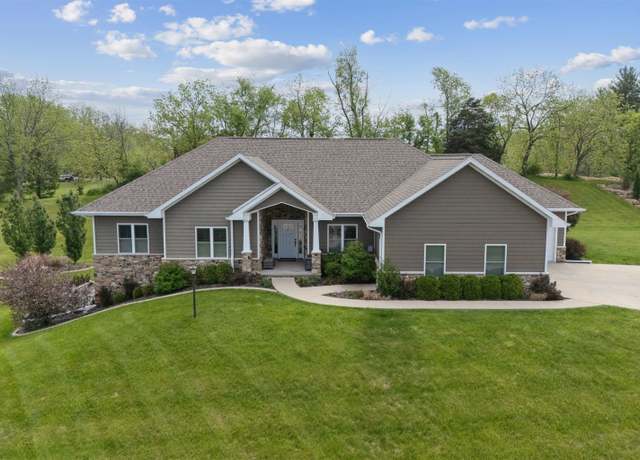 Property at 17400 Ballymore Ln, Dubuque, IA 52001, 4 beds, 3.5 baths