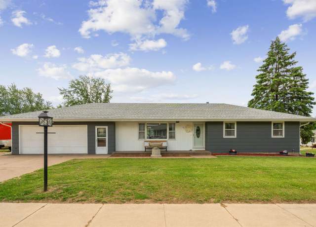 Property at 901 Lisa Dr, Maquoketa, IA 52060, 4 beds, 2.5 baths
