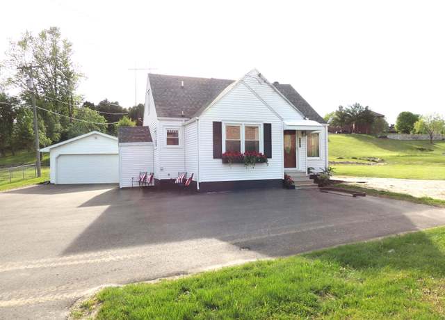 Property at 4205 Peru Rd, Dubuque, IA 52001, 3 beds, 1 bath