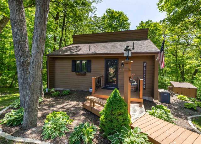 Property at 4 Colony Ct, Galena, IL 61036, 3 beds, 2 baths