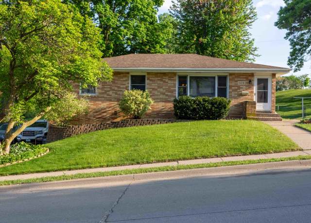 Property at 1112 Cerro Dr, Dubuque, IA 52001, 3 beds, 2.5 baths