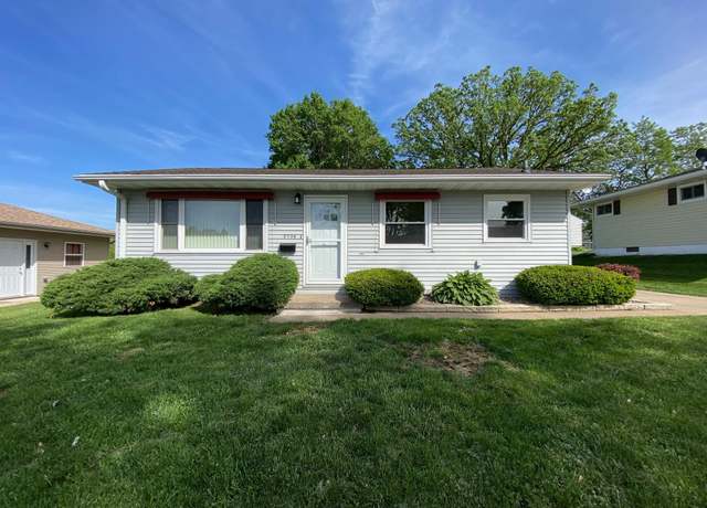 Property at 2736 Oak Crest Dr, Dubuque, IA 52001, 2 beds, 2 baths