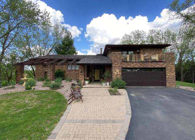 Property at 16570 Rolling Hills Dr, Dubuque, IA 52001, 4 beds, 4 baths