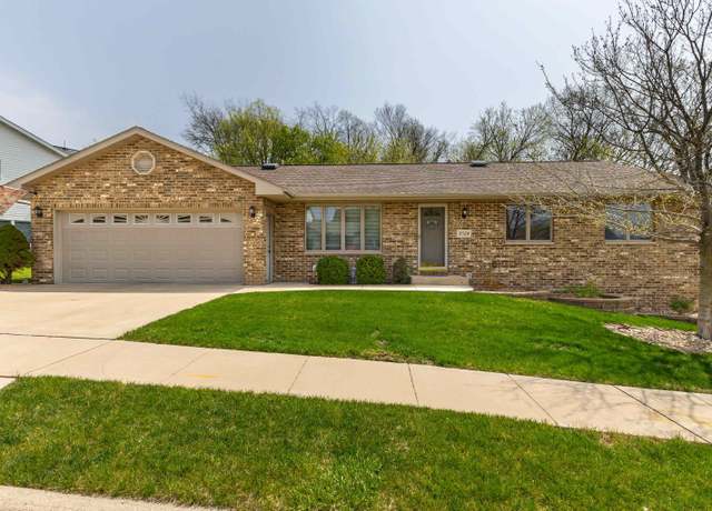 Property at 3524 Eclipse Cir, Dubuque, IA 52003, 4 beds, 3.5 baths