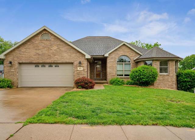 Property at 970 Hawkeye Dr, Dubuque, IA 52001, 3 beds, 3 baths