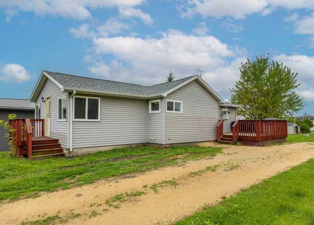 Property at 670 Straw Ave, Platteville, WI 53818, 2 beds, 1 bath