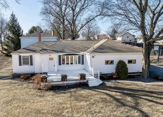 Property at 2473 Radford Rd, Dubuque, IA 52002, 4 beds, 3 baths