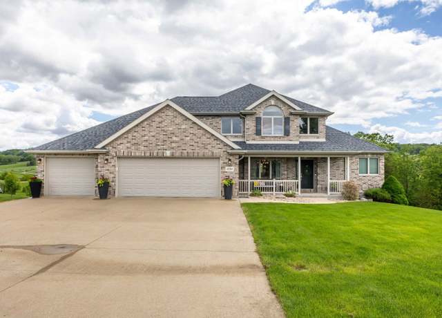 Property at 8748 Kemp Ct, Dubuque, IA 52003, 5 beds, 3.5 baths