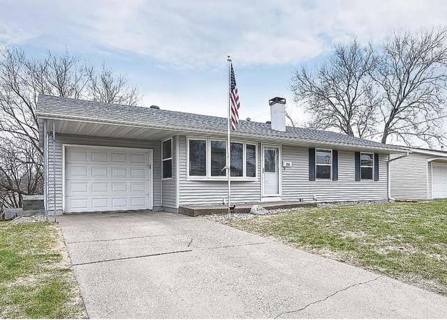 Property at 2550 Rosewood Dr, Dubuque, IA 52001, 3 beds, 2 baths