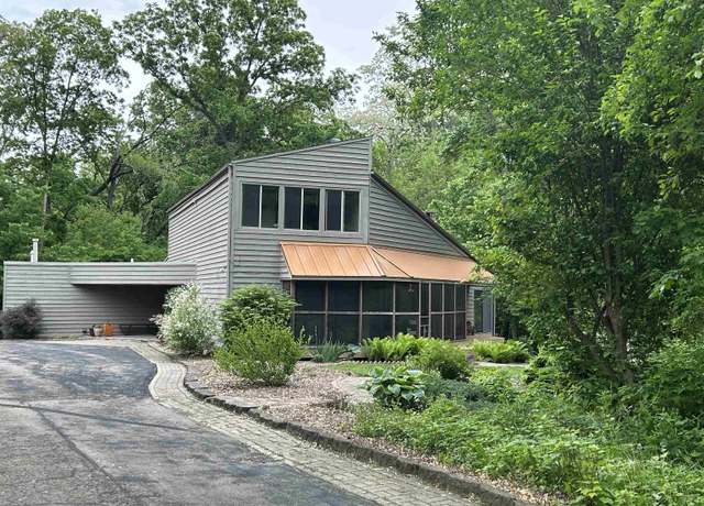Property at 16306 Forest Gate Rd, Dubuque, IA 52001, 3 beds, 2 baths