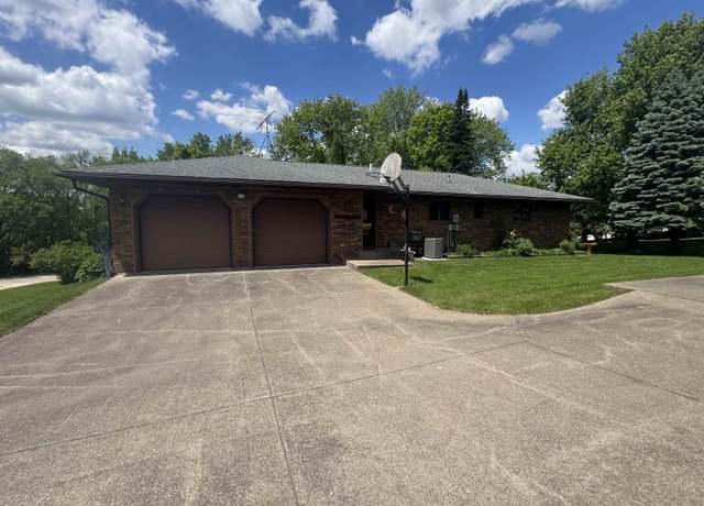 Property at 107 Charles St, Guttenberg, IA 52052, 3 beds, 2.5 baths