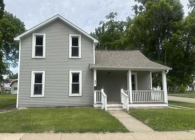 Property at 412 E Pleasant St, Maquoketa, IA 52060, 4 beds, 2 baths