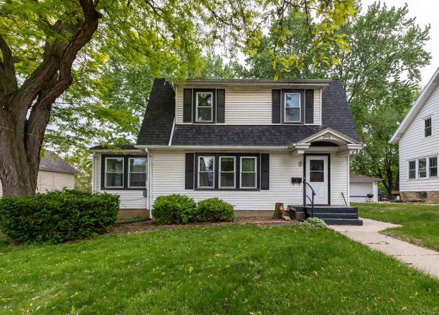 Property at 365 N Booth St, Dubuque, IA 52001, 3 beds, 1 bath
