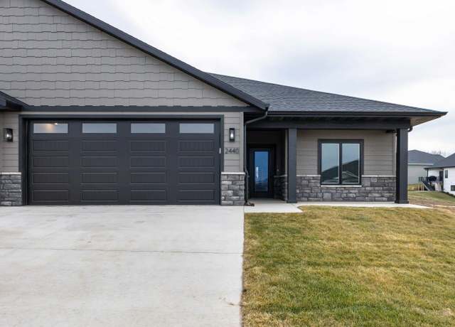 Property at 2440 Rolling Creek Ln, Dubuque, IA 52003, 3 beds, 3 baths