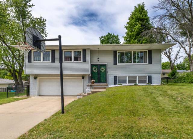 Property at 2195 Del Monaco Dr, Dubuque, IA 52002, 3 beds, 2 baths