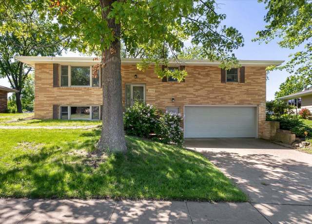 Property at 3190 Saint Anne Dr, Dubuque, IA 52001, 3 beds, 2 baths