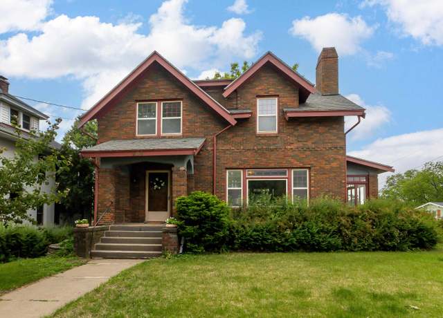 Property at 285 N Grandview Ave, Dubuque, IA 52001, 4 beds, 1.5 baths