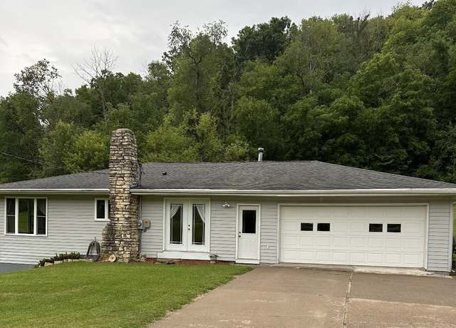 Property at 912 N 7th St, Bellevue, IA 52031, 4 beds, 2 baths