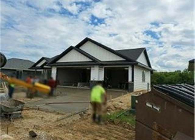 Property at 2210 Eldie Dr, Dubuque, IA 52003, 5 beds, 3.5 baths