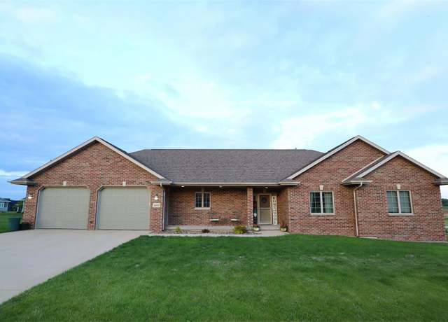 Property at 1163 Hansel Cir, Peosta, IA 52068, 4 beds, 3.5 baths
