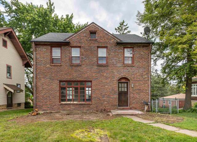 Property at 345 S Grandview Ave, Dubuque, IA 52003, 4 beds, 1.5 baths