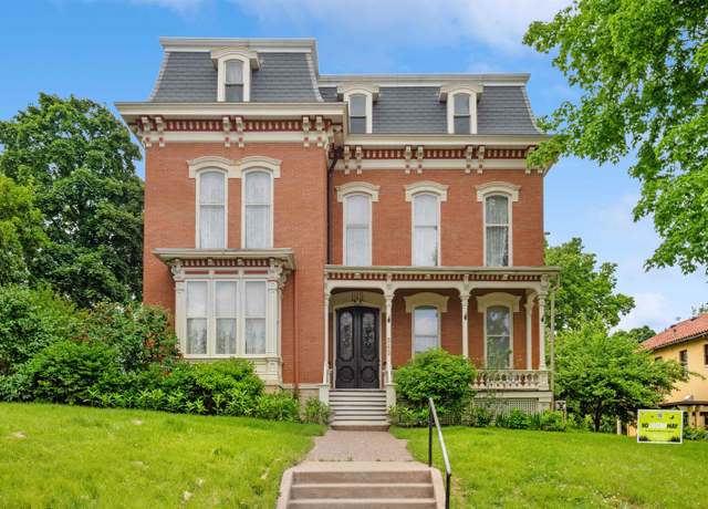Property at 563 W 11th St, Dubuque, IA 52001, 5 beds, 3.5 baths