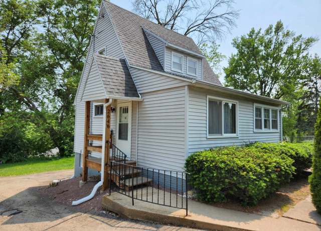 Property at 2646 University Ave, Dubuque, IA 52001, 2 beds, 1 bath