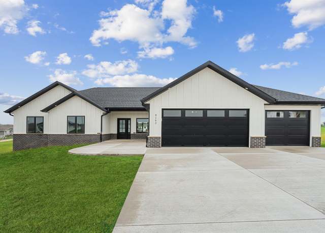 Property at 8162 Hugo Dr, Peosta, IA 52068, 5 beds, 3.5 baths