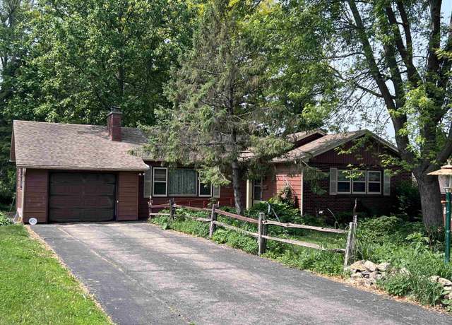Property at 3030 Karen St, Dubuque, IA 52001, 3 beds, 1.5 baths