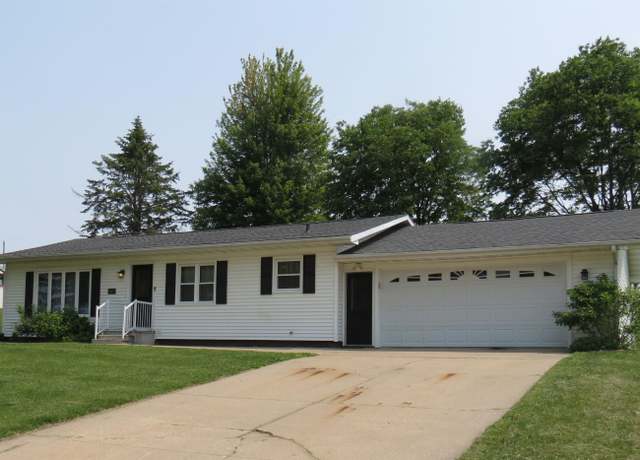 Property at 1807 Swagosa Dr, Maquoketa, IA 52060, 3 beds, 2 baths