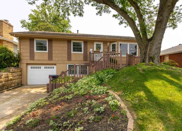 Property at 1880 Chaney Rd, Dubuque, IA 52001, 2 beds, 2 baths
