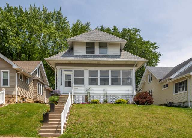 Property at 140 Nevada St, Dubuque, IA 52001, 3 beds, 1.5 baths