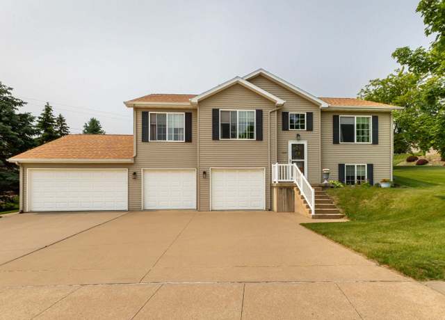 Property at 4225 Tanzanite Ct, Dubuque, IA 52001, 3 beds, 2.5 baths