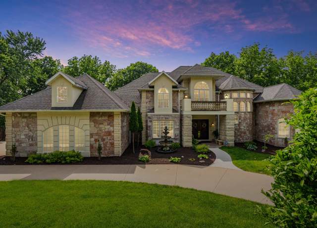 Property at 1047 Shady Oaks Dr, Dubuque, IA 52003, 5 beds, 4.5 baths