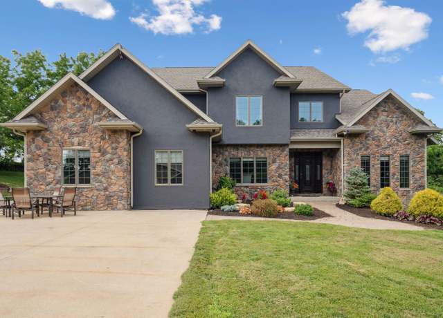 Property at 12146 Whispering Meadows Dr, Dubuque, IA 52003, 5 beds, 4.5 baths