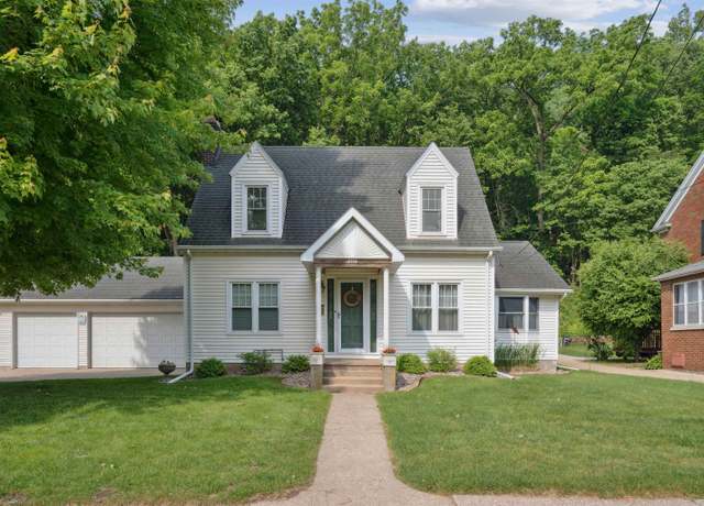 Property at 2116 Shiras Ave, Dubuque, IA 52001, 3 beds, 2 baths