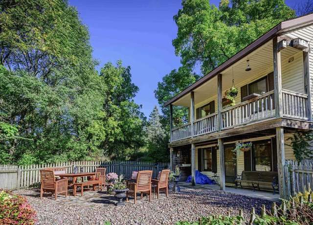 Property at 400 N Dodge St, Galena, IL 61036, 3 beds, 2 baths