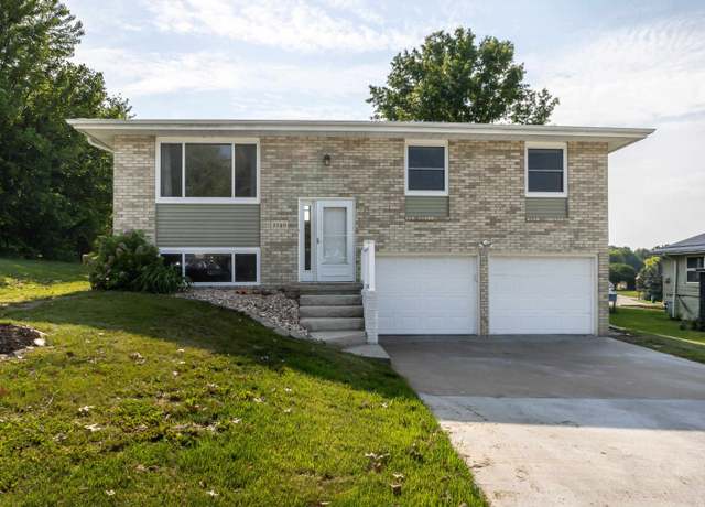 Property at 2760 Autumn Dr, Asbury, IA 52002, 3 beds, 2 baths