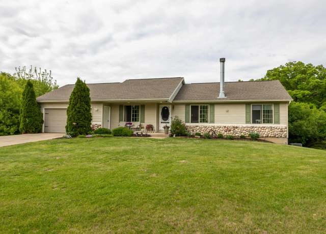 Property at 1320 Raymond Ct, Platteville, WI 53818, 5 beds, 2 baths