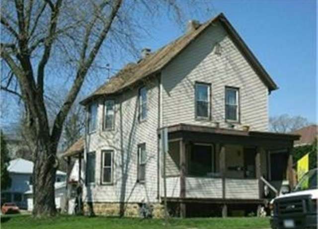 Property at 2643 Windsor Ave, Dubuque, IA 52001, 4 beds, 2 baths