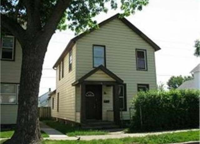 Property at 2150 Jackson St, Dubuque, IA 52001, 4 beds, 2 baths