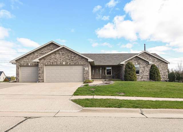 Property at 3207 Bittersweet Ln, Dubuque, IA 52001, 3 beds, 3.5 baths