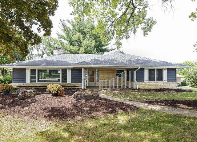 Property at 135 Devon Dr, Dubuque, IA 52001, 4 beds, 3 baths