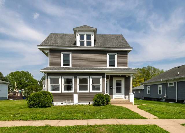 Property at 103 N 6th St, Bellevue, IA 52031, 4 beds, 1.5 baths