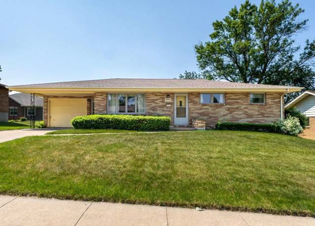 Property at 1842 Carter Rd, Dubuque, IA 52001, 3 beds, 2 baths