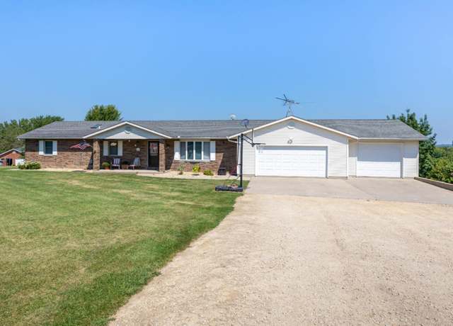 Property at 9 N River Ridge Dr, Guttenberg, IA 52052, 4 beds, 3.5 baths