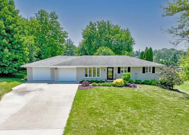 Property at 10418 Emberwood Dr, Dubuque, IA 52001, 4 beds, 2 baths