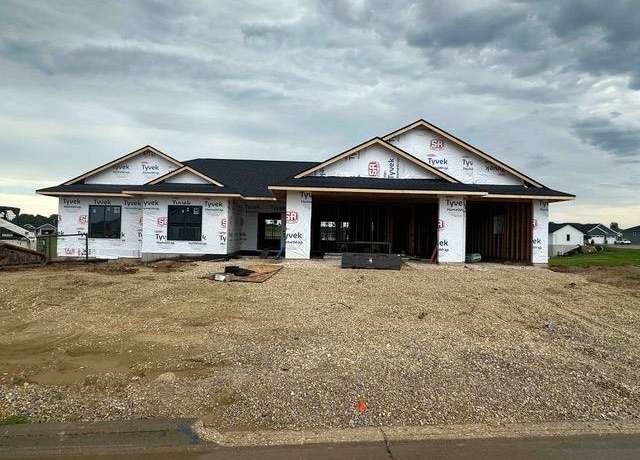 Property at 8202 Hugo Dr, Peosta, IA 52068, 3 beds, 2 baths