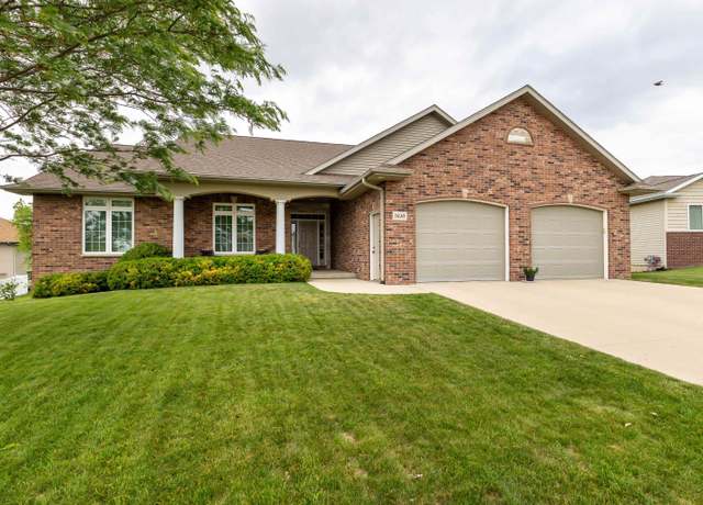 Property at 5610 Clay Ridge Dr, Dubuque, IA 52002, 3 beds, 3 baths