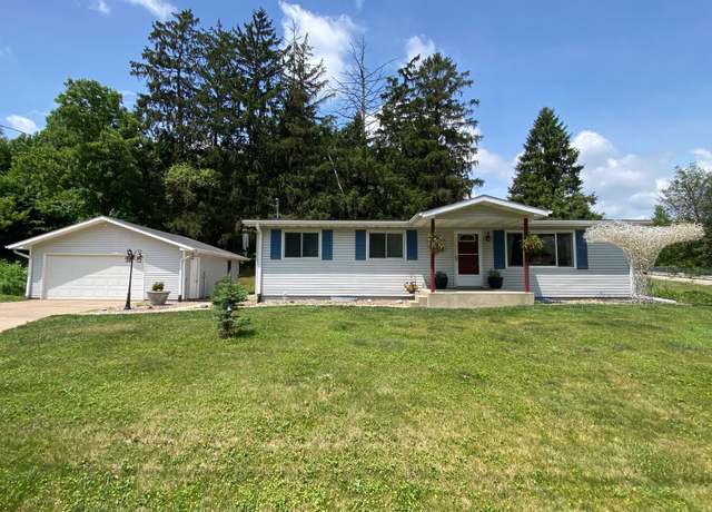 Property at 3067 N Grandview Ave, Dubuque, IA 52001, 3 beds, 2 baths
